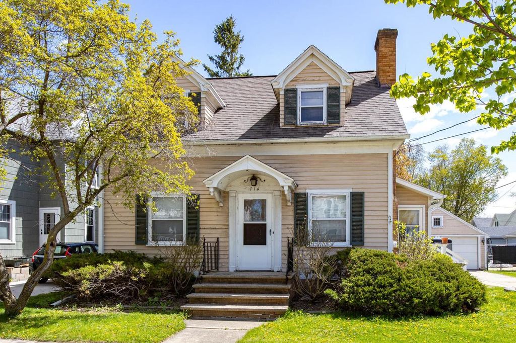 Photo of 714 N Oneida STREET, Appleton, WI 54911 (MLS # 50325012)