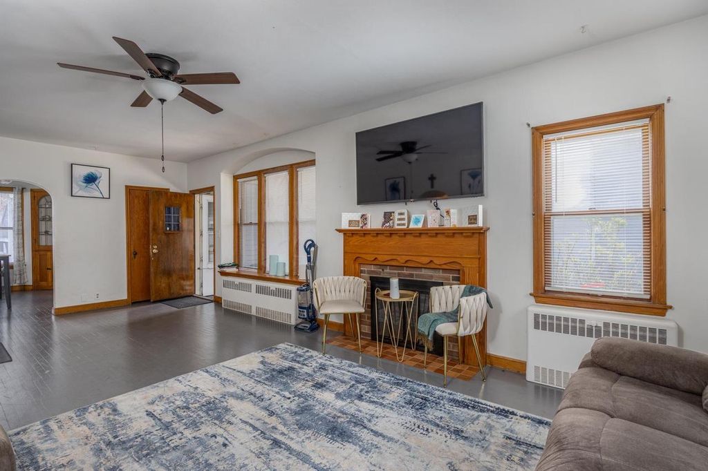 Photo of 714 N Oneida STREET, Appleton, WI 54911 (MLS # 50325012)
