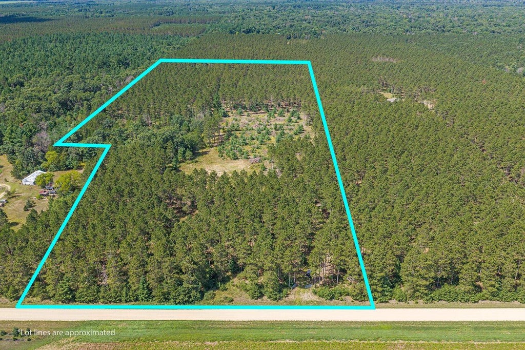 Photo of 839 8th DRIVE, Hancock, WI 54943 (MLS # 2030821)