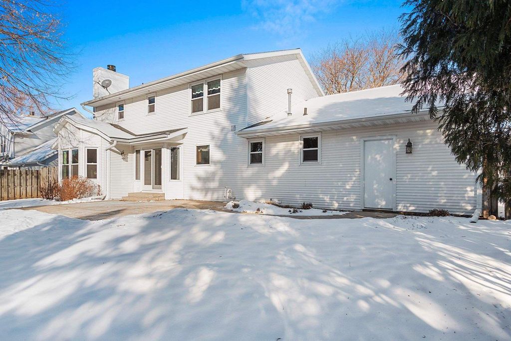 Photo of 2775 Independence DRIVE, Green Bay, WI 54304 (MLS # 50320427)