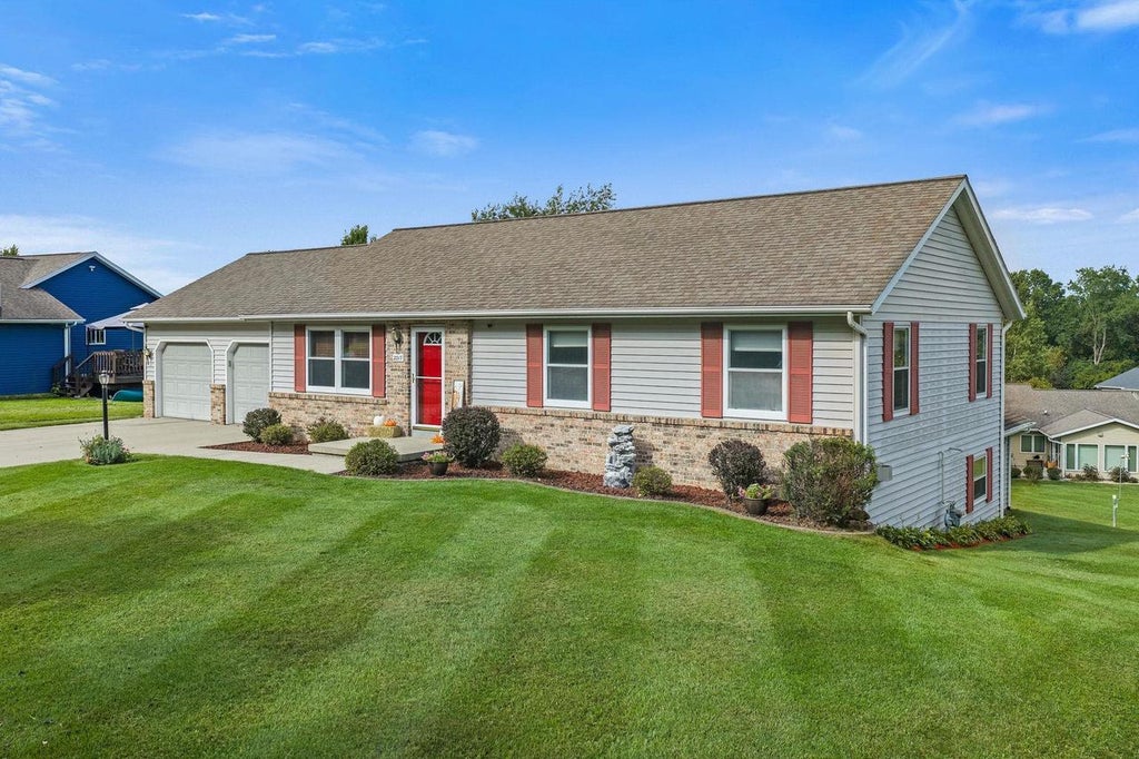Photo of 2217 Winfield DRIVE, Reedsburg, WI 53959 (MLS # 2032769)