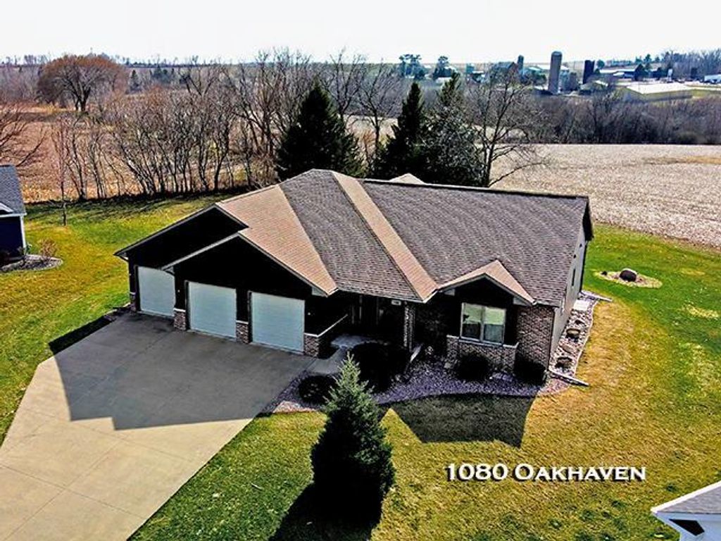 Photo of 1080 Oakhaven COURT, Platteville, WI 53818 (MLS # 2019939)