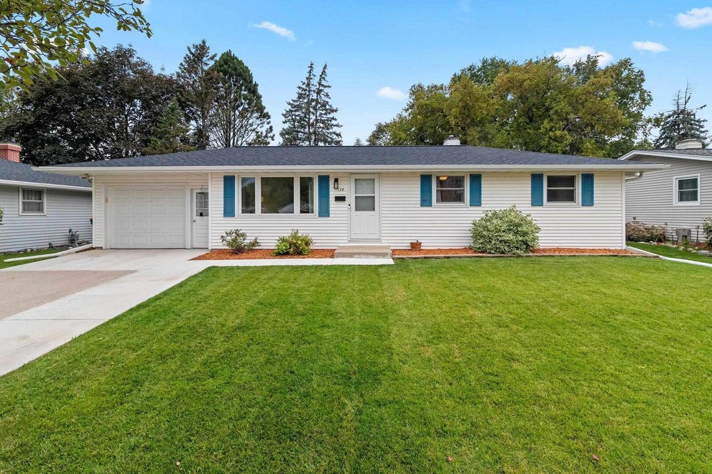 Photo of 134 Minor COURT, Green Bay, WI 54303 (MLS # 50332241)