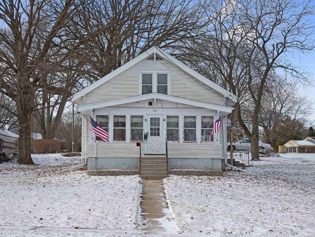 Photo of 234 S Jefferson STREET, Waterford, WI 53185 (MLS # 50319951)