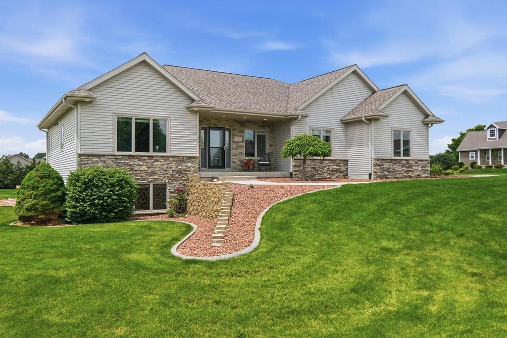 Photo of 3017 Craig LANE, Sun Prairie, WI 53590 (MLS # 2027157)