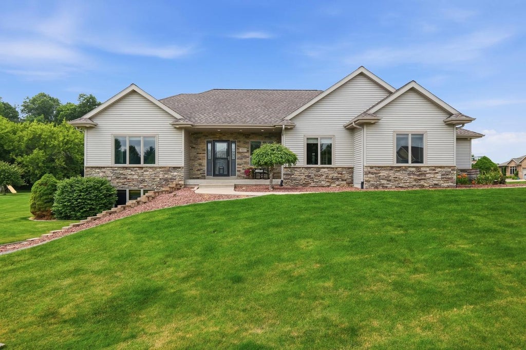 Photo of 3017 Craig LANE, Sun Prairie, WI 53590 (MLS # 2027157)