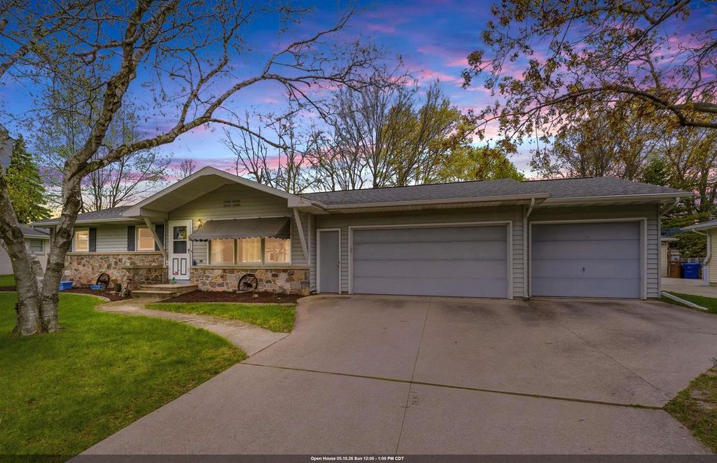 Photo of 920 London STREET, Menasha, WI 54952 (MLS # 50324915)