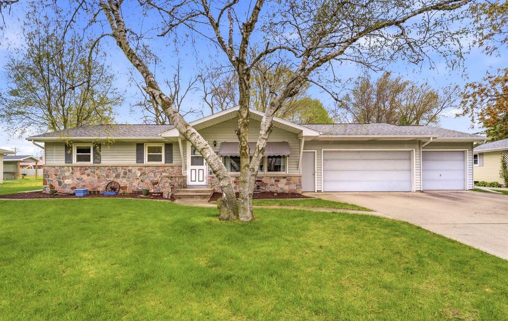 Photo of 920 London STREET, Menasha, WI 54952 (MLS # 50324915)