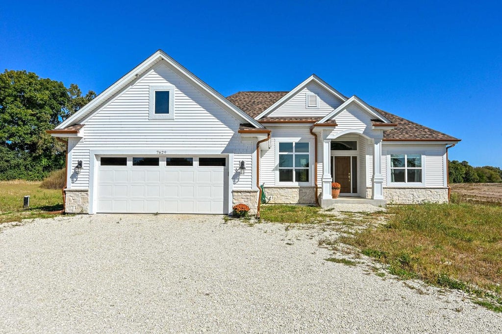 Photo of 7629 Northwest HIGHWAY, Mukwonago, WI 53149 (MLS # 1984639)