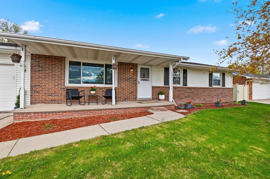 Photo of 1465 Guns STREET, Green Bay, WI 54311 (MLS # 50325047)