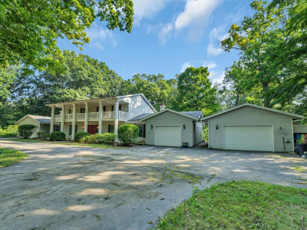 Photo of 1405 N English Settlement AVENUE, Burlington, WI 53105 (MLS # 1937105)