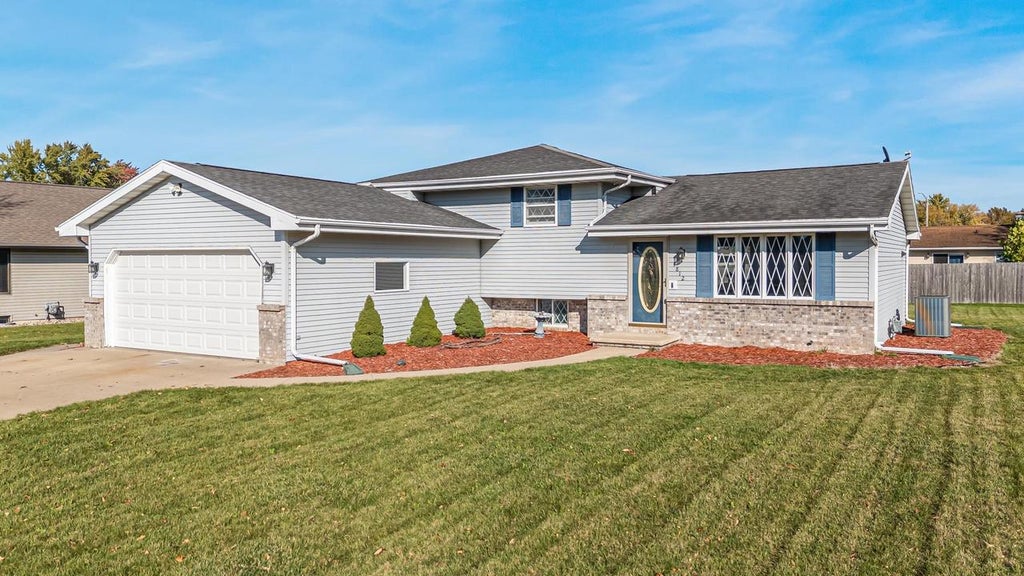 Photo of 1812 Fieldcrest DRIVE, Kaukauna, WI 54130 (MLS # 50334752)