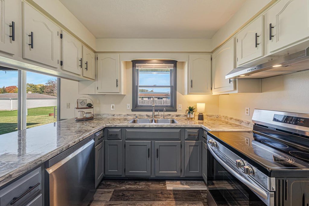 Photo of 1812 Fieldcrest DRIVE, Kaukauna, WI 54130 (MLS # 50334752)