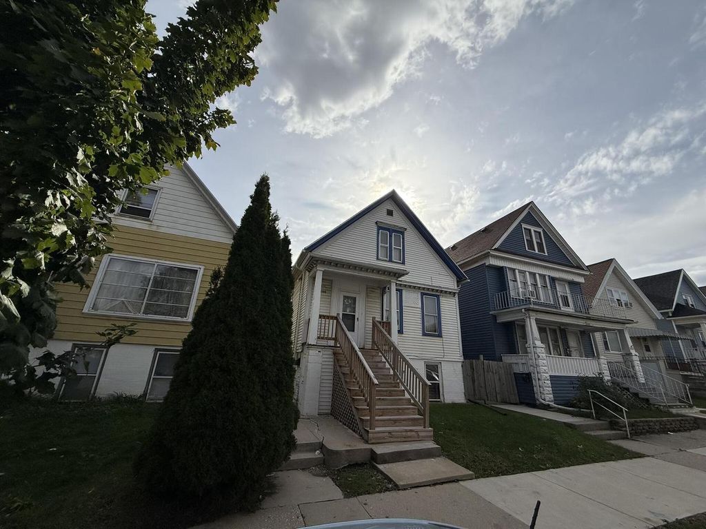 Photo of 2019 W Lapham STREET, Milwaukee, WI 53204 (MLS # 1940303)