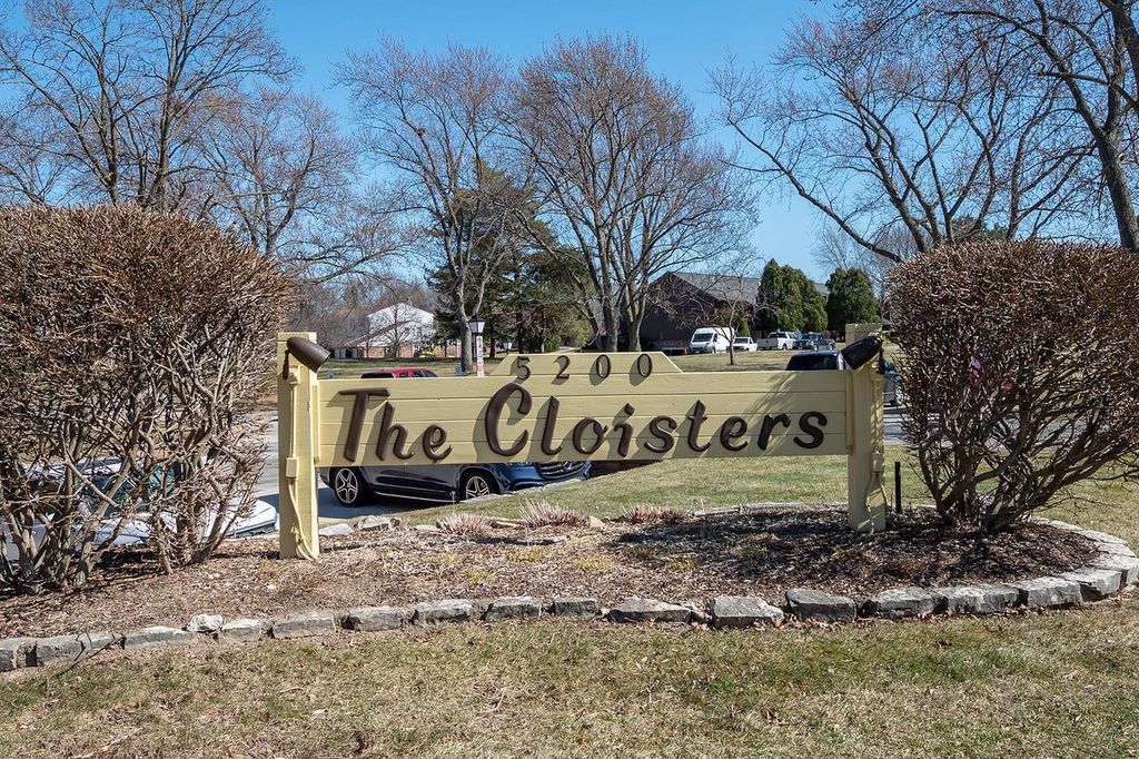 Photo of 5200 S Tuckaway BOULEVARD #270D, Greenfield, WI 53221 (MLS # 1955511)