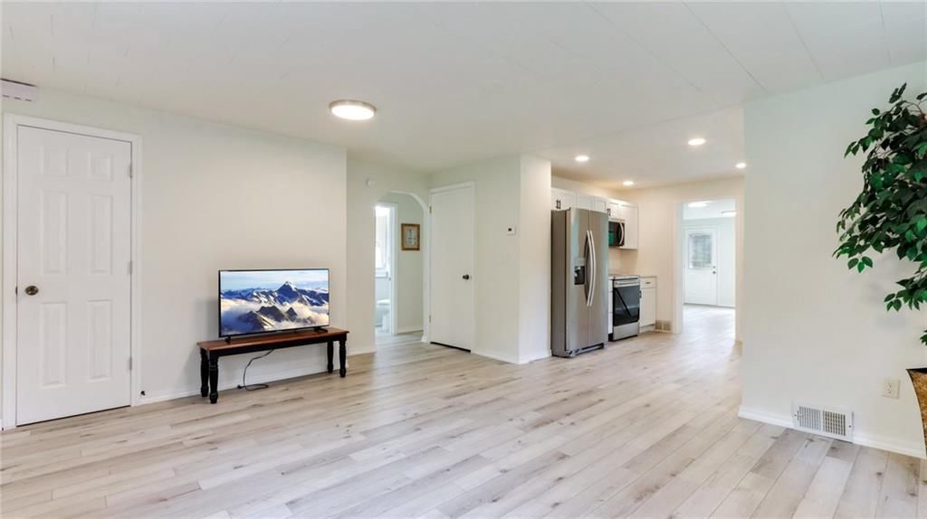 Photo of 1435 Mckinley ROAD, Eau Claire, WI 54703 (MLS # 1598815)