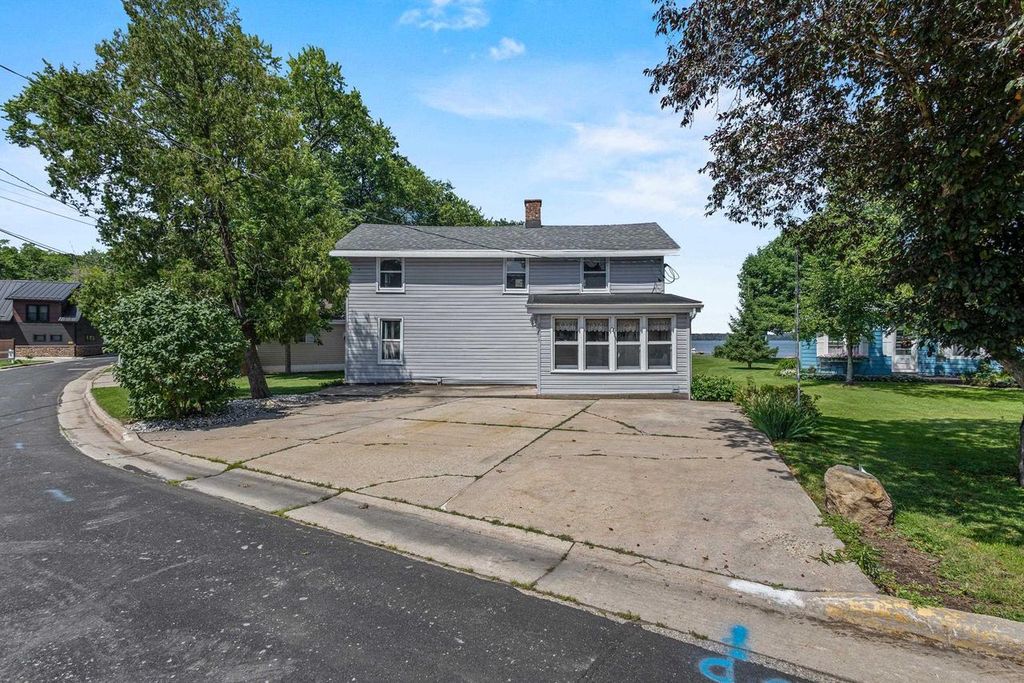 Photo of 5904 Lake Edge ROAD, Mcfarland, WI 53558 (MLS # 2025060)