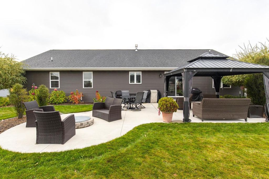 Photo of W5724 Jochmann DRIVE, Appleton, WI 54915 (MLS # 50317446)