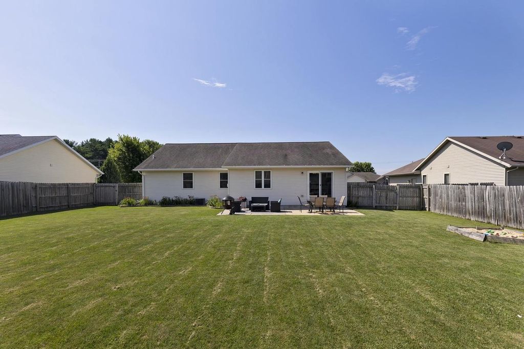 Photo of 757 8th AVENUE, Grafton, WI 53024 (MLS # 1940321)