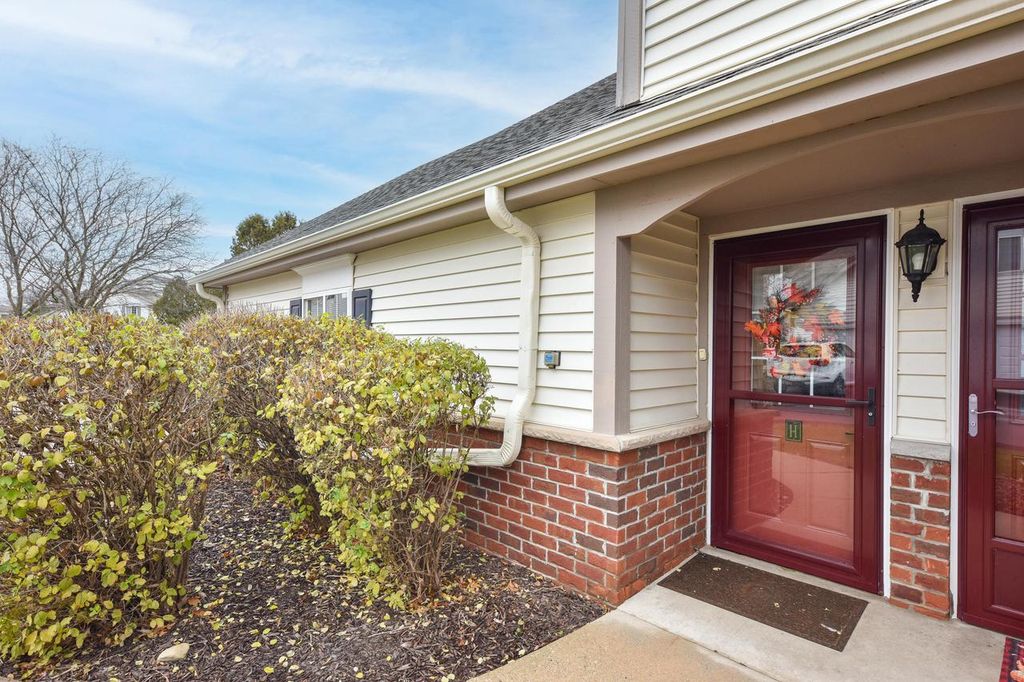 Photo of 636 Pewaukee ROAD #H, Pewaukee, WI 53072 (MLS # 1943196)