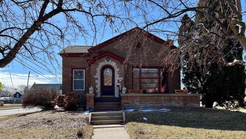 Photo of 721 Washington AVENUE, Oshkosh, WI 54901 (MLS # 50321735)