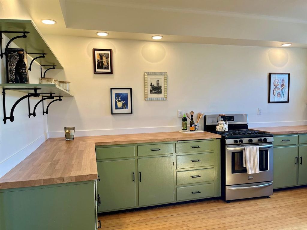 Photo of 721 Washington AVENUE, Oshkosh, WI 54901 (MLS # 50321735)