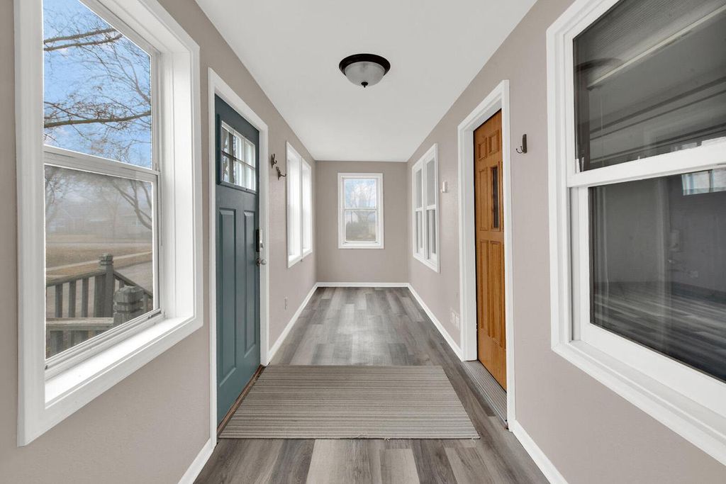 Photo of 1712 E Saveland AVENUE, Milwaukee, WI 53207 (MLS # 1952937)