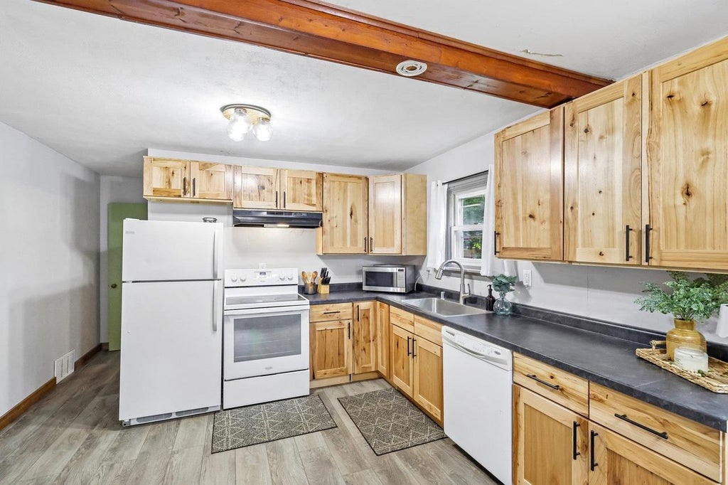 Photo of 608 Jenny Wren PASS, Pardeeville, WI 53954 (MLS # 2033271)