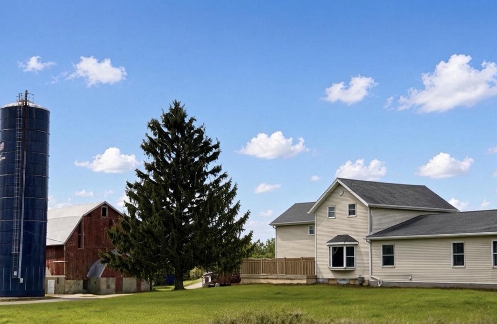 Photo of N3262 State Road 175, Brownsville, WI 53006 (MLS # 50333032)