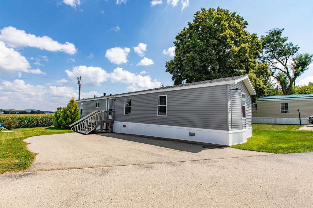 Photo of 30972 County Road XX #310, Platteville, WI 53818 (MLS # 2031564)