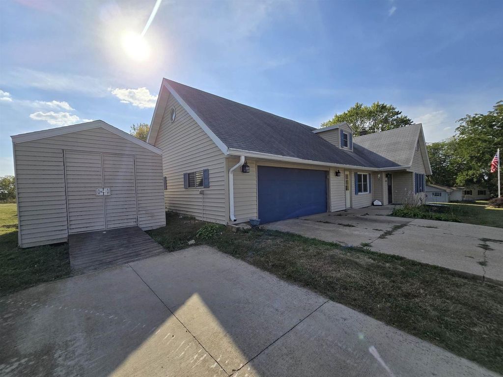 Photo of 10305 Village ROAD, Gratiot, WI 53541 (MLS # 2009871)