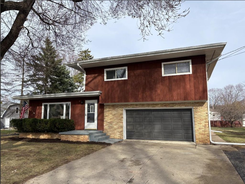 Photo of 1320 Sheboygan STREET, Oshkosh, WI 54904 (MLS # 50323117)