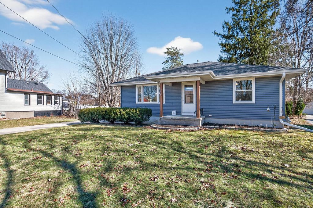 Photo of 305 S Concord ROAD, Oconomowoc, WI 53066 (MLS # 1954878)