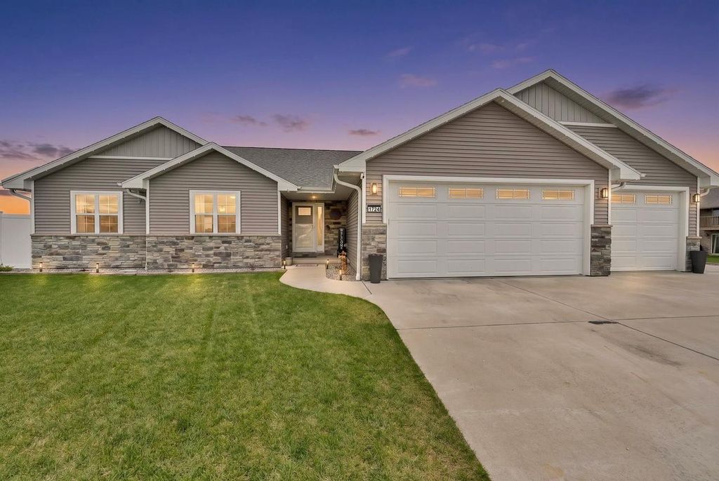 Photo of 1724 Bridge Port CIRCLE, De Pere, WI 54115 (MLS # 50325041)