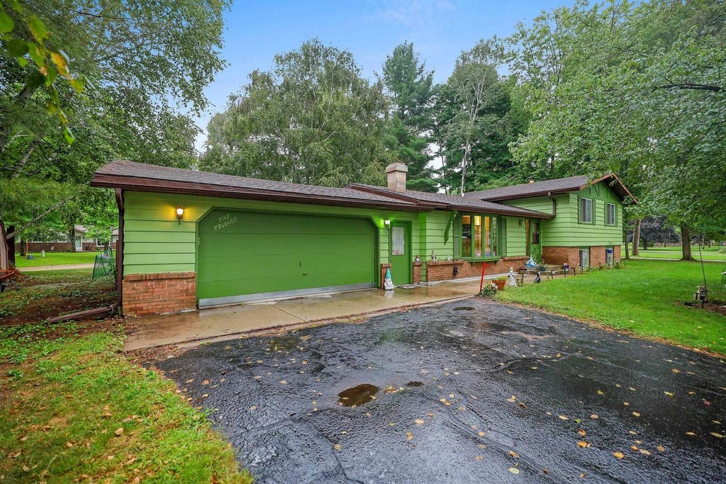 Photo of 104 Crestwood COURT, Shawano, WI 54166 (MLS # 50332168)