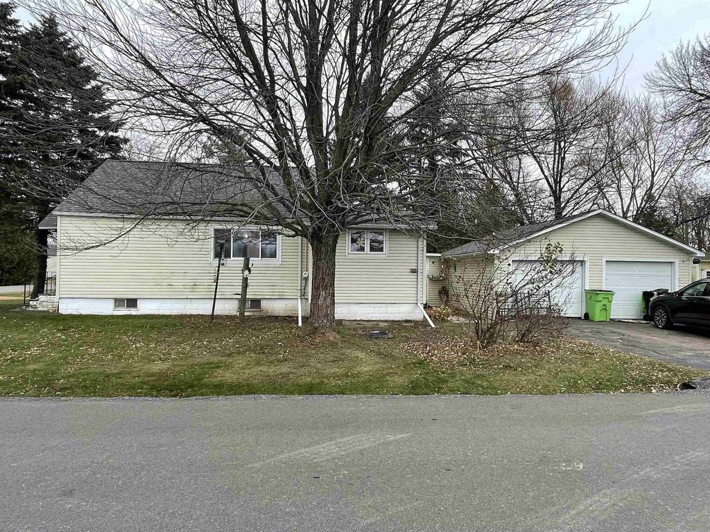 Photo of 401 2nd STREET, Withee, WI 54498 (MLS # 22505826)