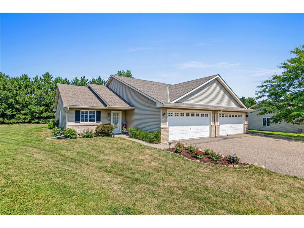 Photo of 305 Wildwood CIRCLE, Roberts, WI 54023 (MLS # 7111827)