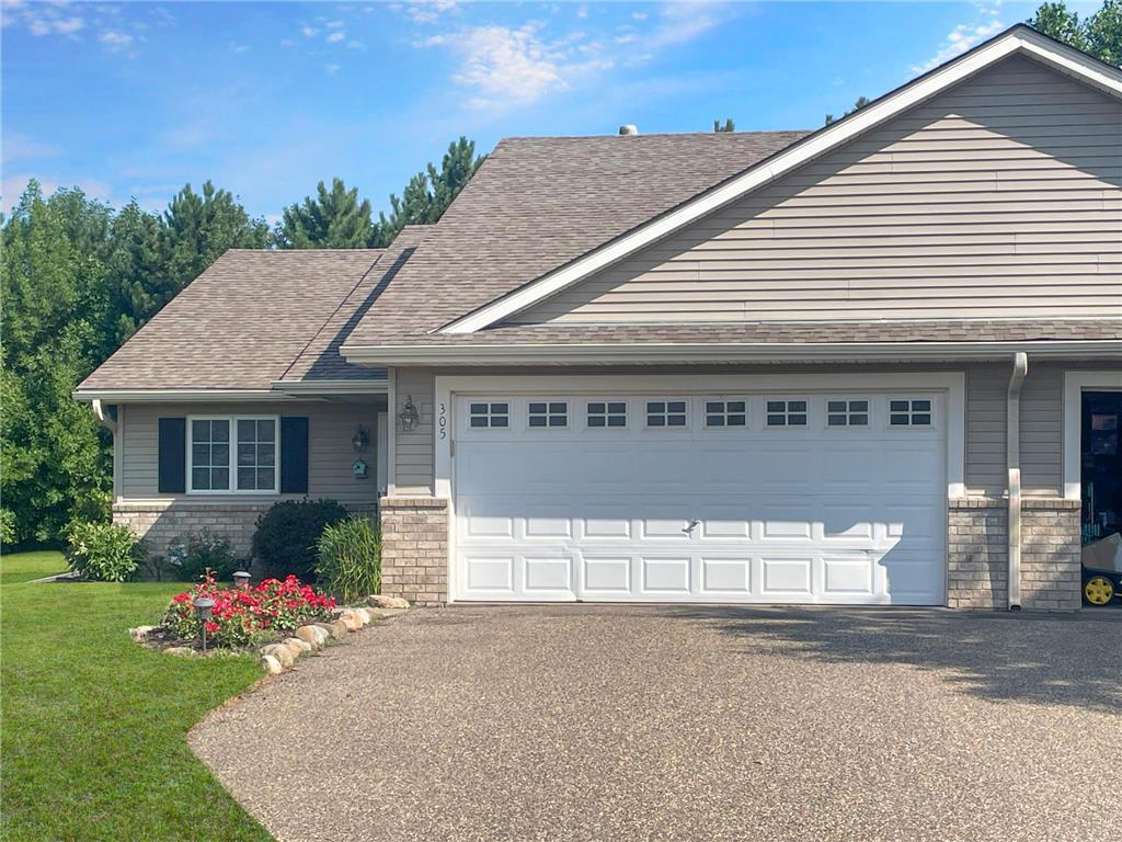 Photo of 305 Wildwood CIRCLE, Roberts, WI 54023 (MLS # 7111827)