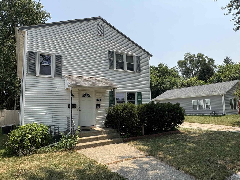 Photo of 1309 Jerome AVENUE, Janesville, WI 53546 (MLS # 2030643)