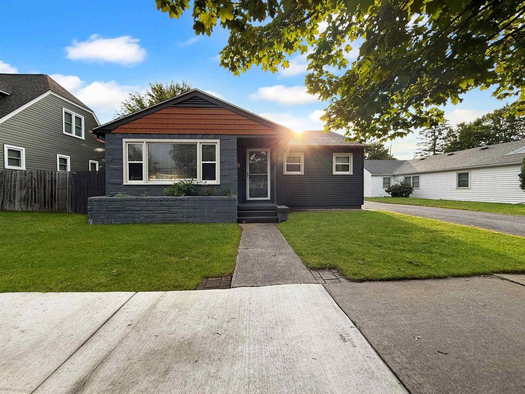 Photo of 1111 S 7th Avenue South AVE, Wausau, WI 54401 (MLS # 22604685)