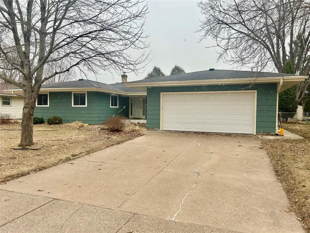 Photo of 1027 Bradley AVENUE, Eau Claire, WI 54701 (MLS # 1599094)
