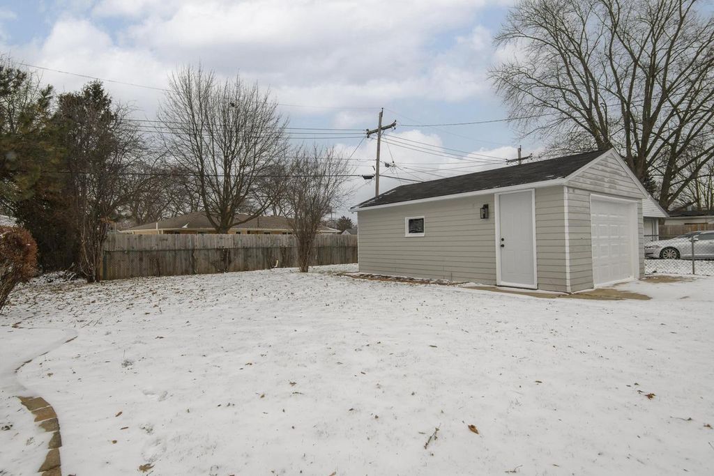 Photo of 8930 W Lawrence AVENUE, Milwaukee, WI 53225 (MLS # 1946015)