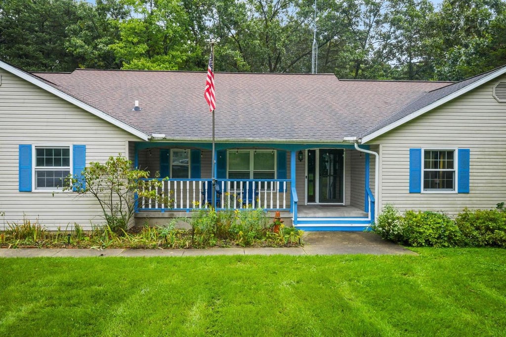 Photo of S3714 S Bent Tree DRIVE, Baraboo, WI 53913 (MLS # 2033357)