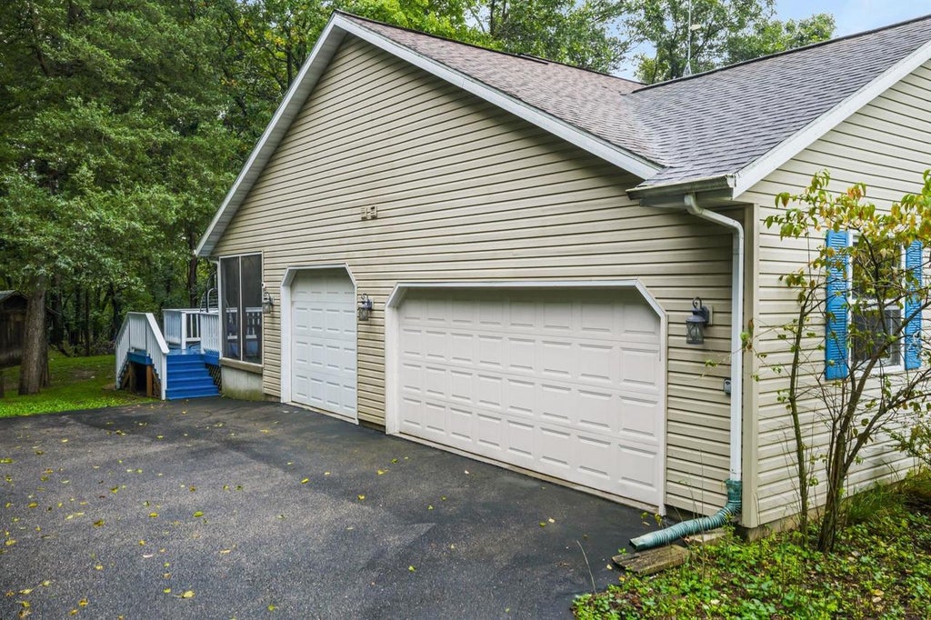 Photo of S3714 S Bent Tree DRIVE, Baraboo, WI 53913 (MLS # 2033357)