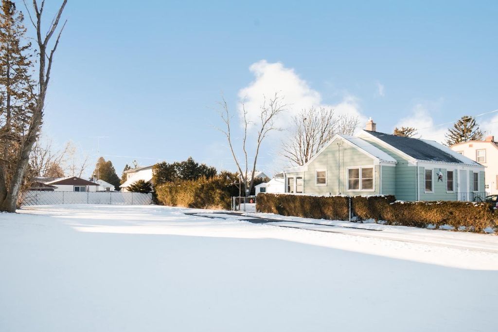 Photo of 1013 28th STREET, Two Rivers, WI 54241 (MLS # 1948830)