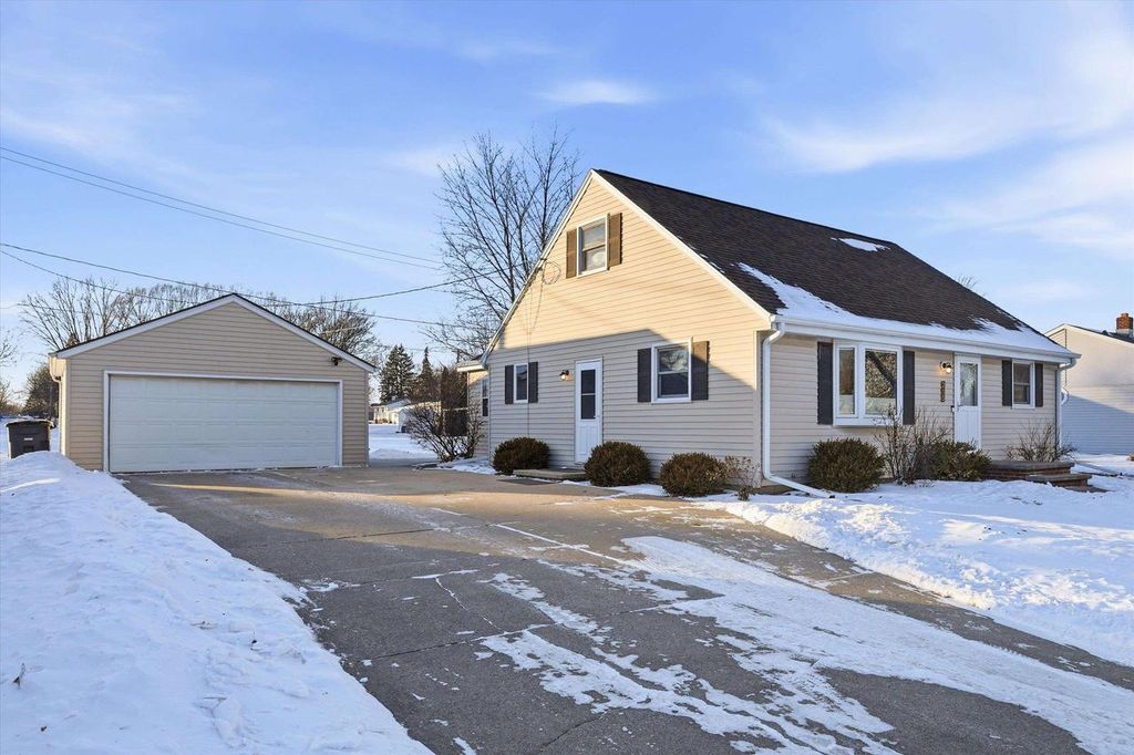 Photo of 215 Lilac LANE, Little Chute, WI 54140 (MLS # 50320498)