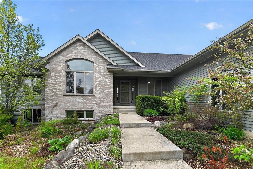 Photo of 2988 Wyndwood WAY, Sun Prairie, WI 53590 (MLS # 2021559)