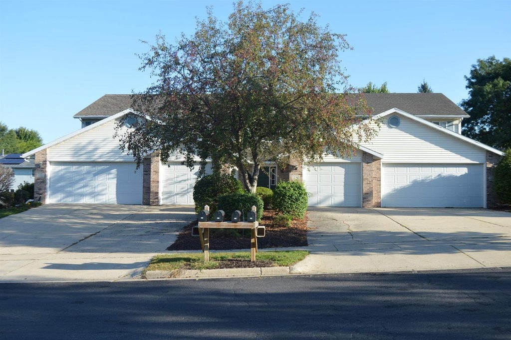 Photo of 209-215 School ROAD, Cottage Grove, WI 53527 (MLS # 2032541)