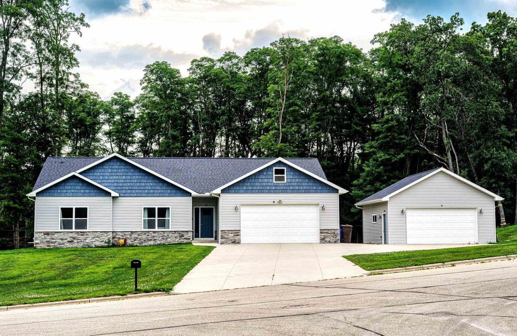 Photo of 314 Glen Becker TRAIL, Wisconsin Dells, WI 53965 (MLS # 2015443)