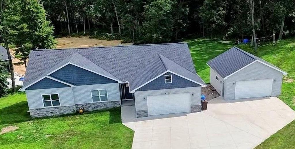 Photo of 314 Glen Becker TRAIL, Wisconsin Dells, WI 53965 (MLS # 2015443)